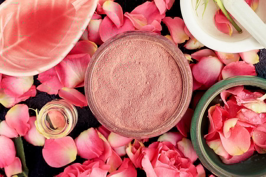 Rose petals also aid in weight loss, treatment of piles and lighten your lip colour.