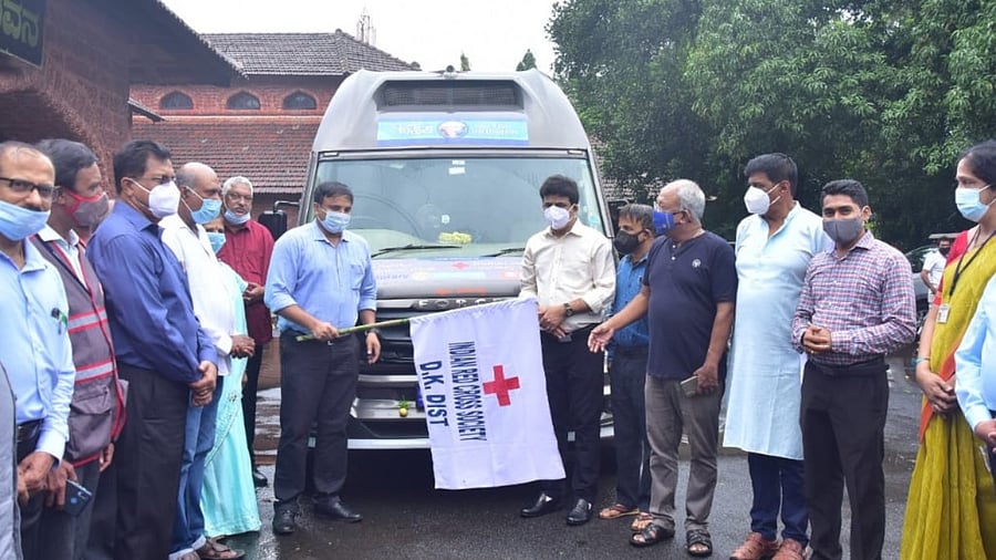 Deputy Commissioner Dr Rajendra K V flags off a special vehicle to administer vaccines to the differently abled and bed-ridden people at their doorstep, at University College premises in Mangaluru on Saturday. Credit: DH Photo/Govindraj Javali