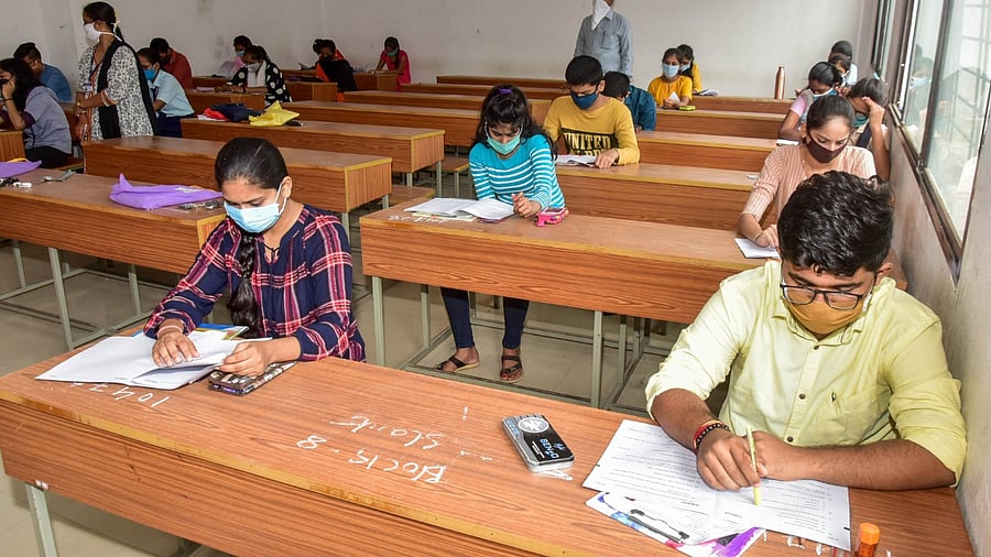 The Karnataka government, however, submitted that no final decision has yet been taken on Class X board examinations. Credit: DH File Photo