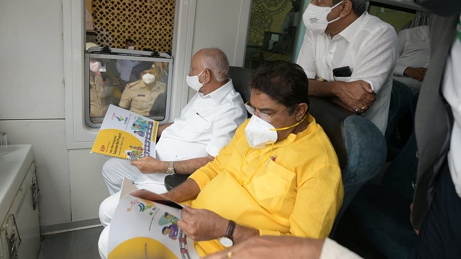 Chief Minister B S Yediyurappa and Revenue Minister R Ashoka traveled from Cantonment to Heelalagi Railway Station and conducted a review of the Suburban Rail project. Credit: DH Photo