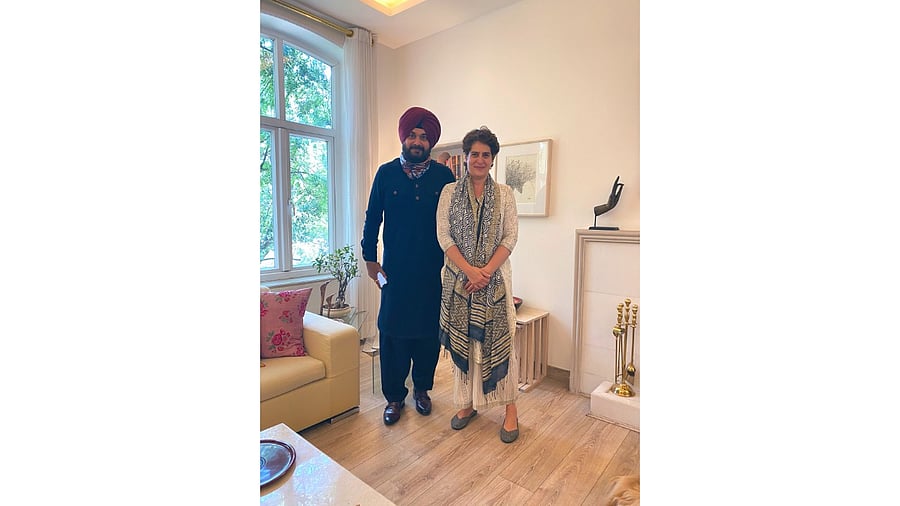 Navjot Singh Sidhu with Priyanka Gandhi Vadra. Credit: Twitter/@sherryontopp