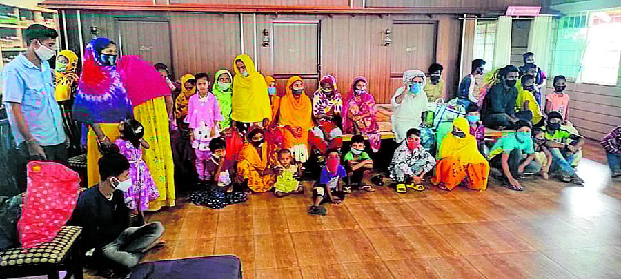 Women labourers and their children from Assam stayed in Kushalnagar.