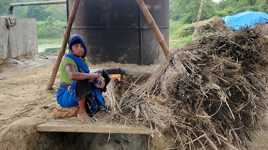 Manorami Rawat, 35, works at a furnace to extract peppermint oil in Dalipur village in Uttar Pradesh, India. Credit: Reuters Photo