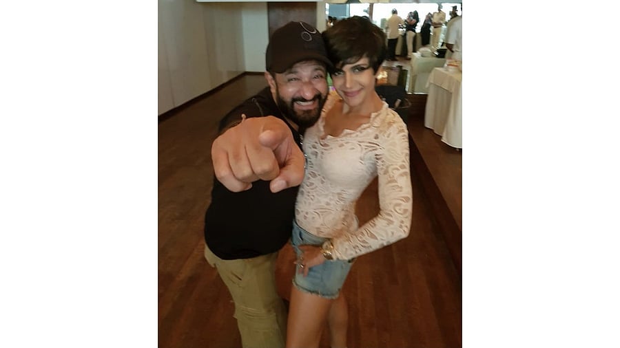 Mandira Bedi (R) with her husband Raj Kaushal . Credit: Twitter/@mandybedi