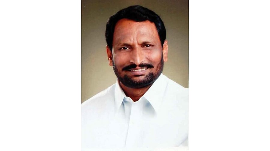 Laxman Savadi. Credit: DH File Photo