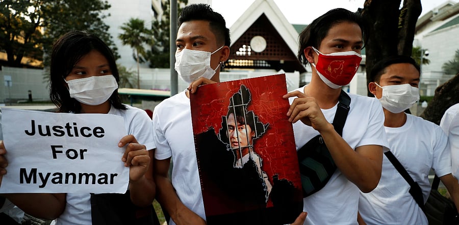 The military has issued arrest warrants for 400 doctors and 180 nurses