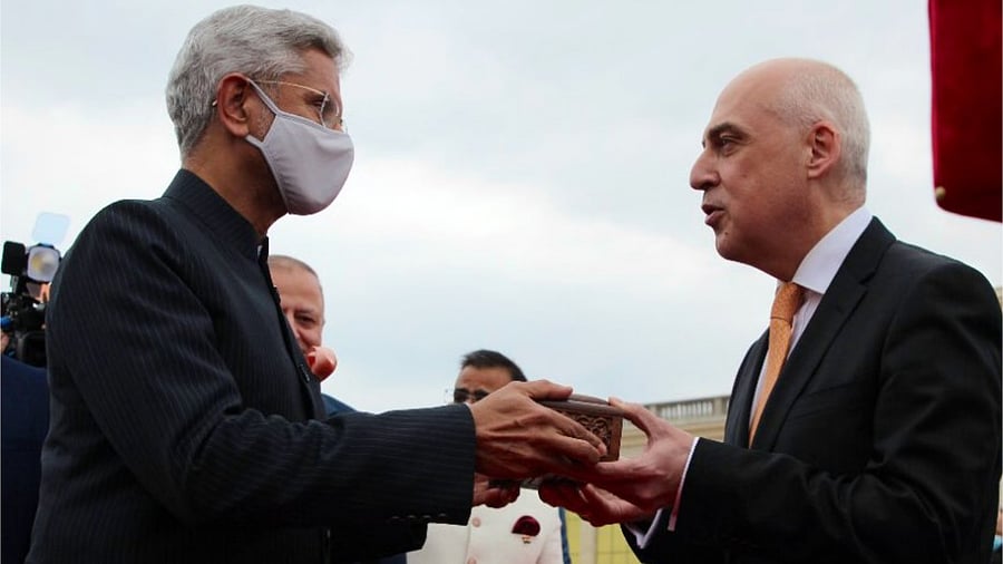 S Jaishankar giving the relics of St. Queen Ketevan to Georgian Foreign Minister David Zalkaliani. Credit: Twitter Photo/@DrSJaishankar