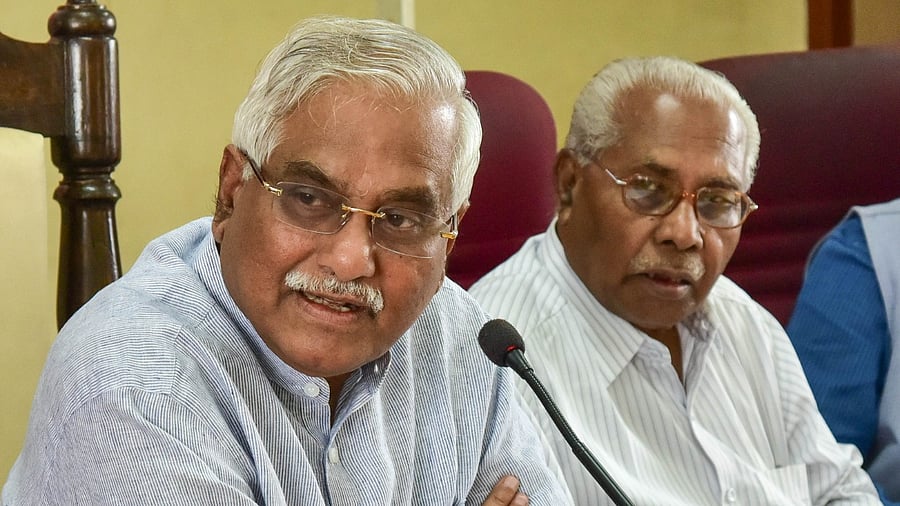 Former Supreme Court judge Gopala Gowda (L). Credit: DH File Photo