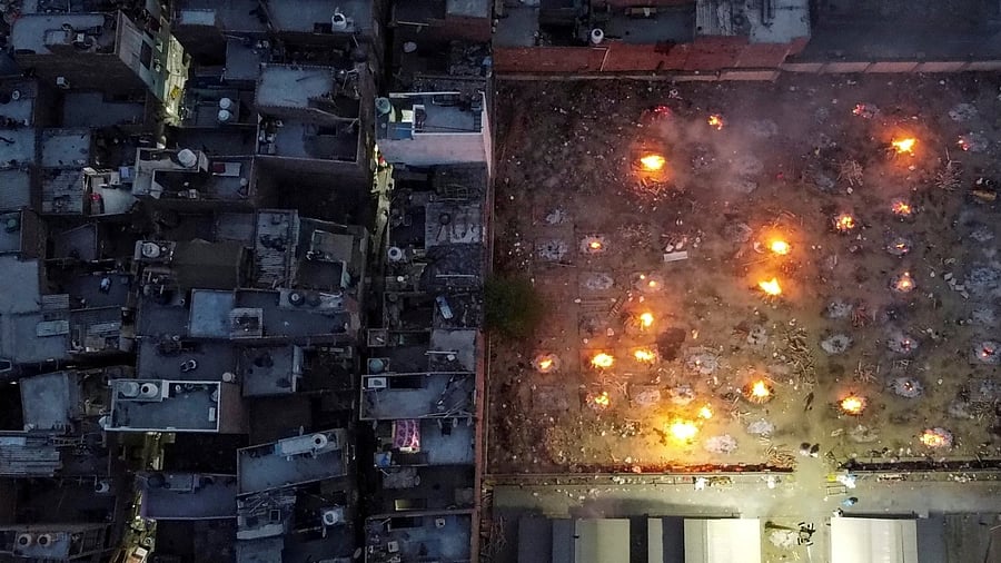 A mass cremation of victims who died from complications related to the Covid-19, is seen at a crematorium ground in New Delhi, India, April 22, 2021. Credit: Reuters Photo