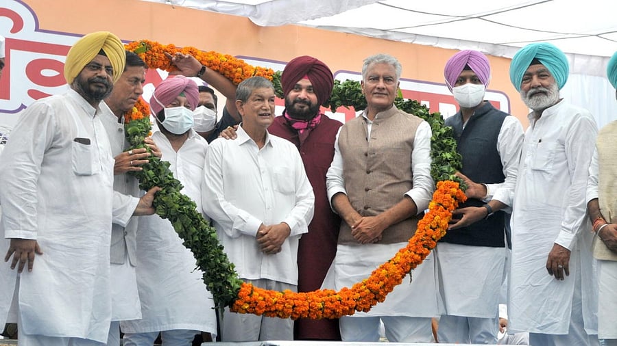 Newly appointed Punjab Congress President Navjot Singh Sidhu with Punjab CM Capt. Amrinder Singh with party leaders Harish Rawat and Sunil Jakhar at Punjab Congress Bhawan in Chandigarh. Credit: PTI Photo