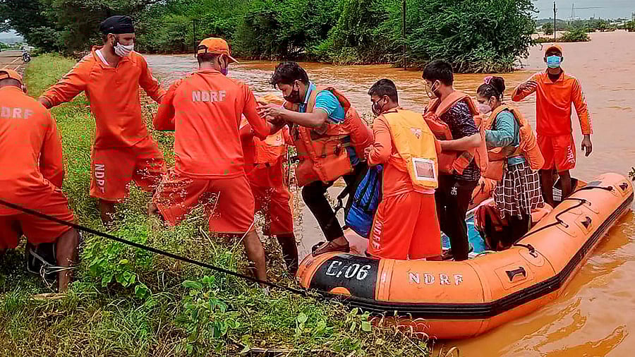 NDRF team during a rescue operation at a fooded area after rain in Kolhapur. Credit: PTI photo