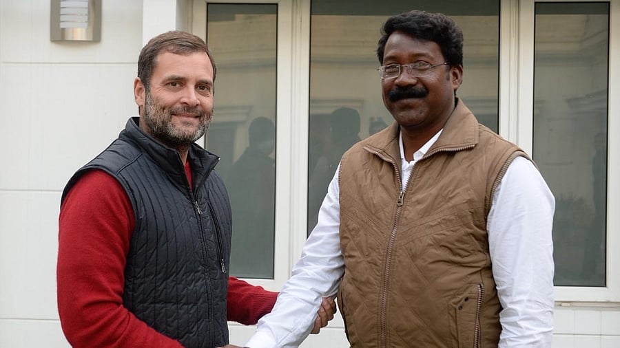 Naman Bixal Kongari with Rahul gandhi. Credit: Twitter/ @INCIndia