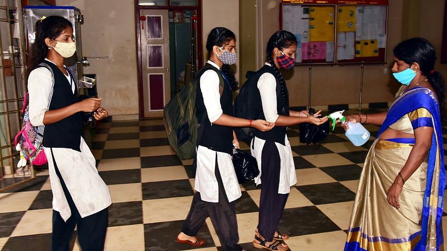 The Mangalore University will conduct the first, third, fifth and seventh semester degree (UG) examinations from August 2 onwards. Credit: DH Photo