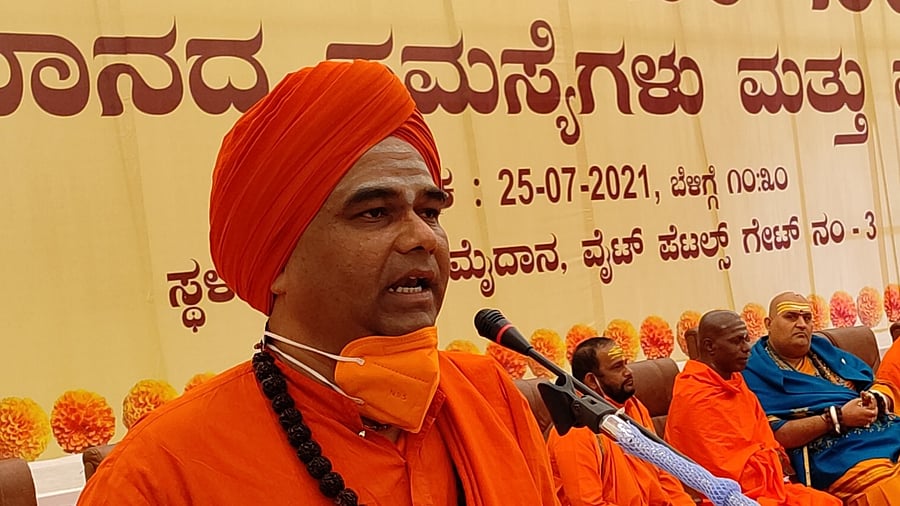 <div class="paragraphs"><p>Fakira Dingaleshwar Swami </p></div>