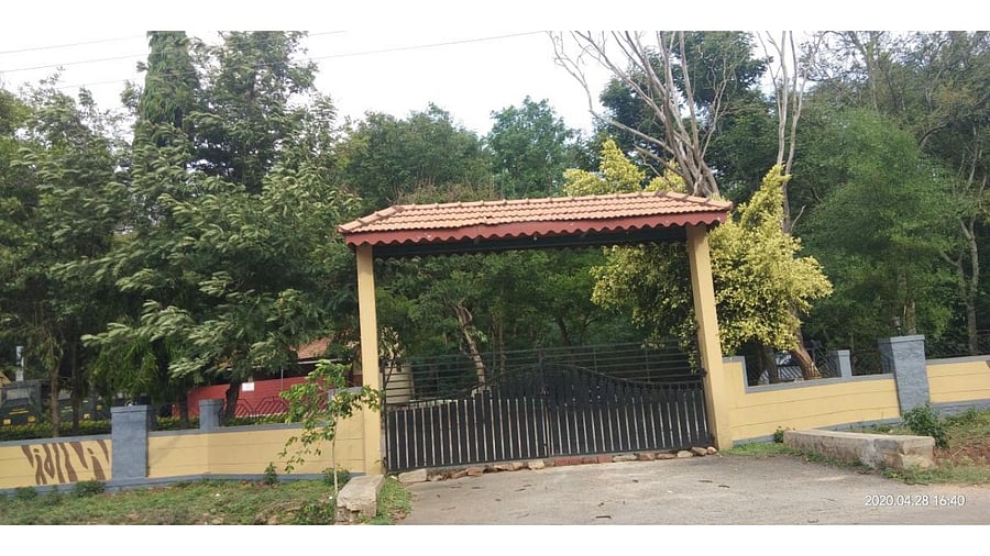The entrance of a state-run Jungle Lodge and Resort in Bandipur forests at Melukamanahalli, Gundlupet taluk, Chamarajanagar district. Credit: DH file photo