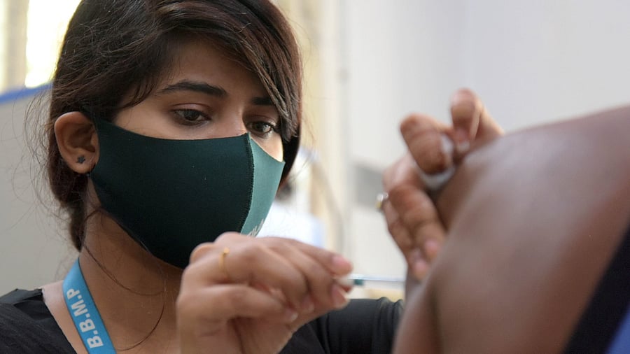 On the 197th day of the countrywide vaccination drive, a total of 53,72,302 vaccine doses were administered. Credit: DH Photo/Pushkar V