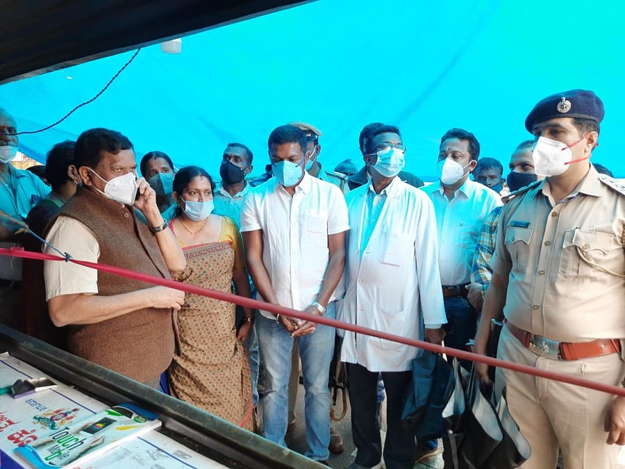 Virajpet MLA K G Bopaiah paid a visit to Kutta check post on Tuesday.