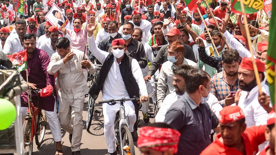 Samajwadi Party Chief Akhilesh Yadav takes out a cycle yatra against alleged anti-people policies of BJP, on the birth anniversary of party leader Janeshwar Mishra, in Lucknow, Thursday, August 5, 2021. Credit: PTI Photo
