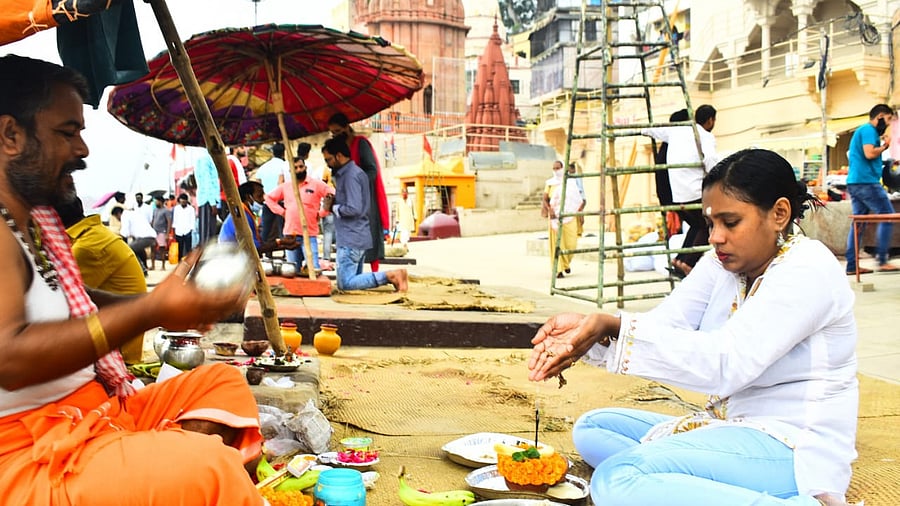 Shabna offers rituals for the elephants on the banks of the river Ganga. Credit: Special Arrangement