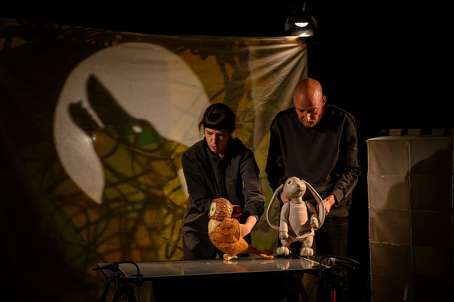 ‘Aouuuu’, a play directed by Anna Papst and produced by Chamarbellclochette, Geneve, deals with overcoming fear.
