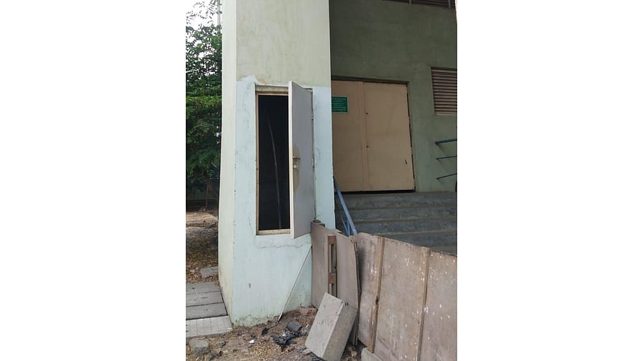 The duct at the Yelachenahalli metro station, in which the 65-year-old man fell to his death on April 4, 2020. DH PHOTO