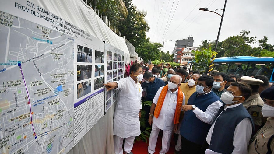 Chief Minister B S Yediyurappa, Revenue Minister R Ashoka, BBMP Chief Commissioner Gaurav Gupta and other officials inspect works outside CV Raman General Hospital. Credit: DH Photo/Pushkar V