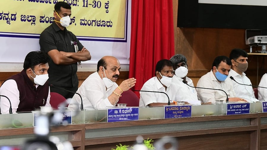 CM conducts Covid 19 review meet at Zilla Panchayat auditorium in Mangaluru. Credit: Information Department
