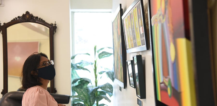 An art enthusiast at 'The Masters & The Modern' exhibition. Credit: DH Photo