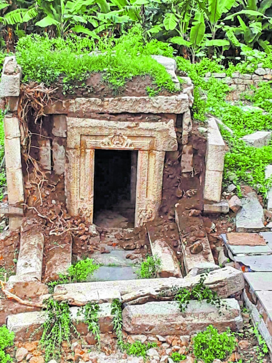 Hampi monument damaged by rain. DH Photo