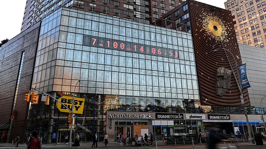 The climate clock is the brainchild of artsists Gan Golan and Andrew Boyd. It has the support of renowned climate activist Greta Thunberg.