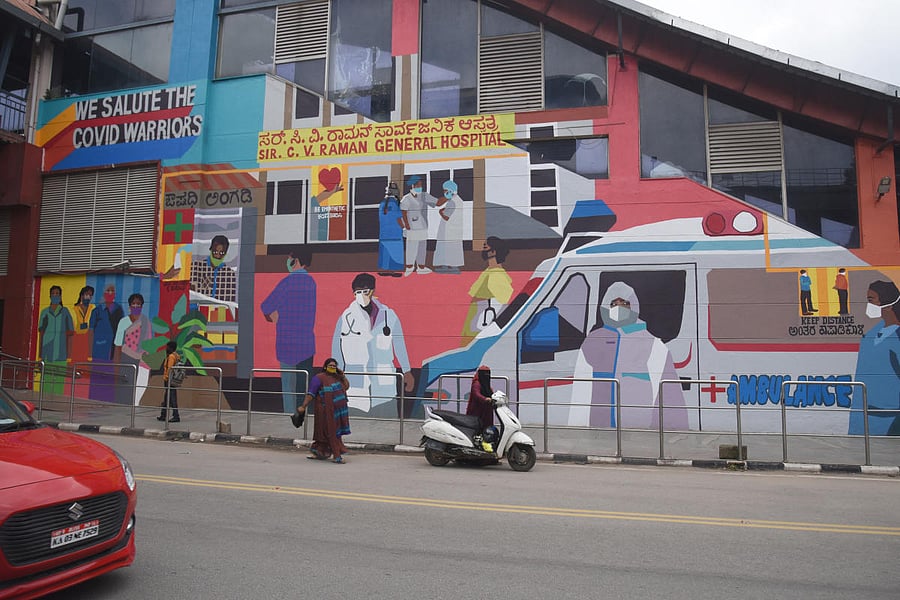 The members of Aravani Project recently painted the Swami Vivekananda Metro station. The artwork is a tribute to Covid warriors. D H Photo by S K Dinesh