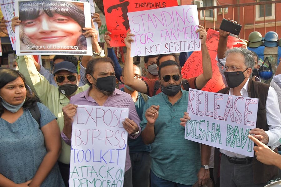 Many groups and citizens, including historian Ramachandra Guha, took to the streets to protest against the arrest of Disha Ravi.