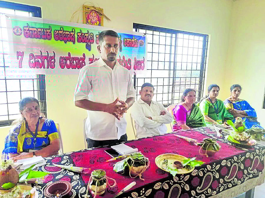 Arebhase Samkrithi and Sahitya Academt chairman Lakshminarayana Kajegadde speaks during the valedictory programme of the camp organised by the Academy at Kodava Gowda Samaja in Madikeri. DH Photo