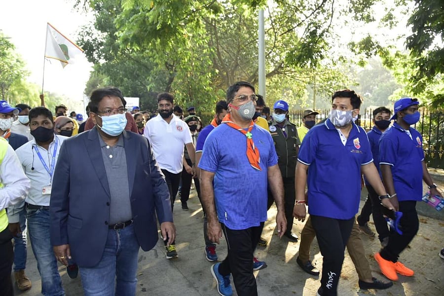 A similar campaign to remove nails from trees was carried out in the city a month ago. DH FILE/B H SHIVAKUMAR