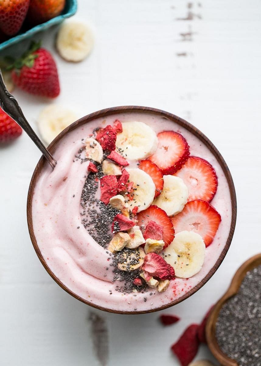 Strawberry banana smoothie bowl