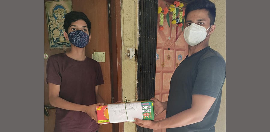 A delivery by Villkart, an e-commerce platform based in Bihar, to a customer in Uttarahalli in Bengaluru. Mango vendors are witnessing an increase in home-delivery orders. Credit: DH Photo