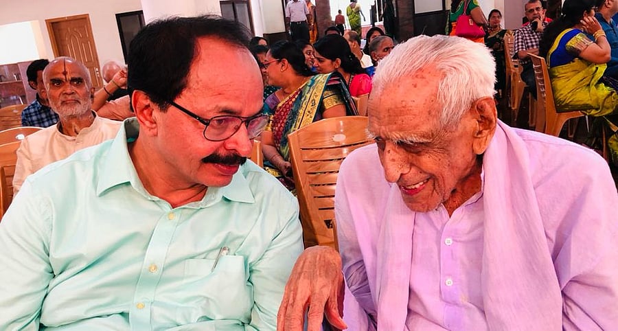 Nagathihalli Chandrshekar with Doreswamy.