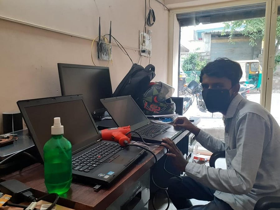 Linus Computers, located in RT Nagar, rents out laptops and desktops. Its rentals cover repairs and service.