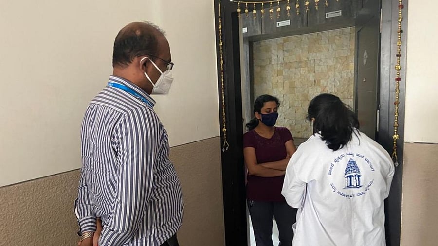 D Randeep, Special Commissioner (Health), BBMP, supervises the survey in the EastZone. Credit: DH Photo