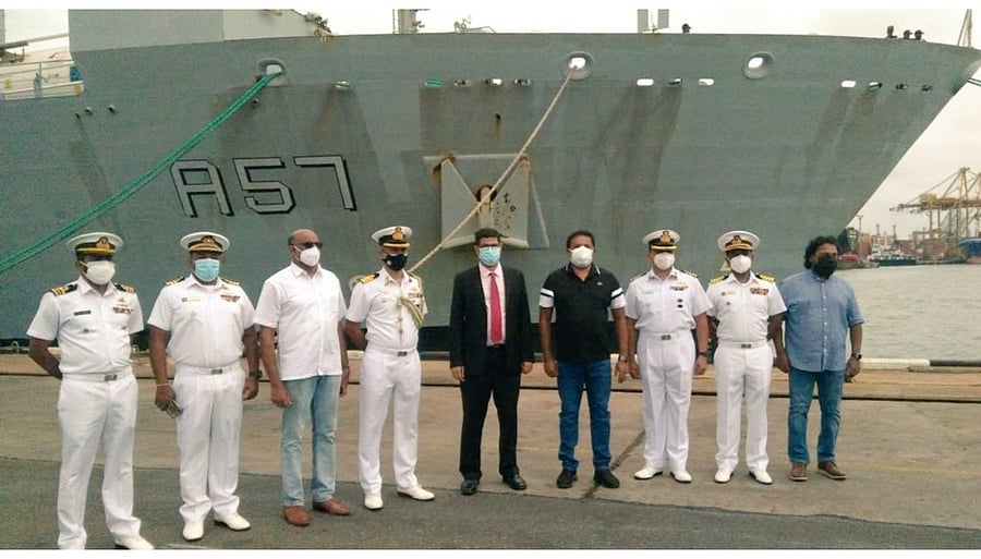 Crew of INS Shakti along with Sri Lanka minister Rohitha Abeygunawardena and Deputy High Commissioner Vinod K.Jacob in Colombo. Credit: Twitter/@IndiainSL