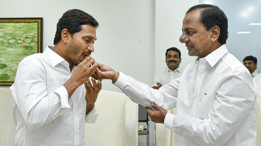 Andhra Pradesh CM YS Jaganmohan Reddy (left) and Telangana CM K Chandrasekhar Rao. Credit: PTI file photo
