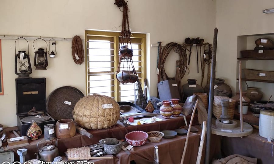 Everyday items from the past on display at the museum curated by Vishnu Naik. Photos by author