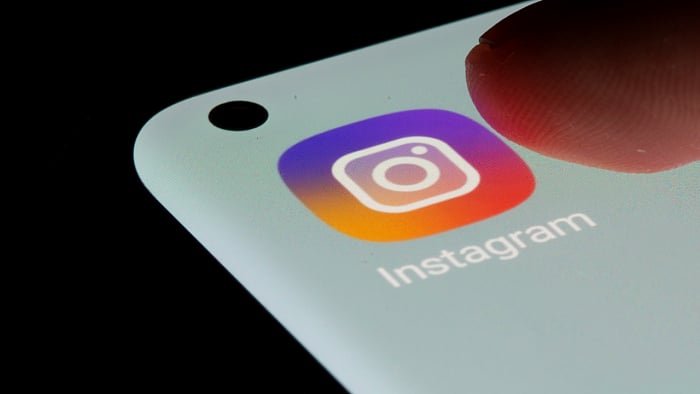 <div class="paragraphs"><p>Instagram app on an Android phone.</p></div>