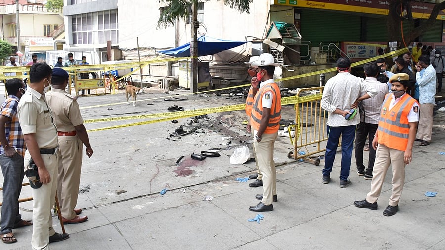A speeding Audi Q3 lost control, climbing onto the footpath before hitting a Punjab National Bank branch building. Credit: DH Photo