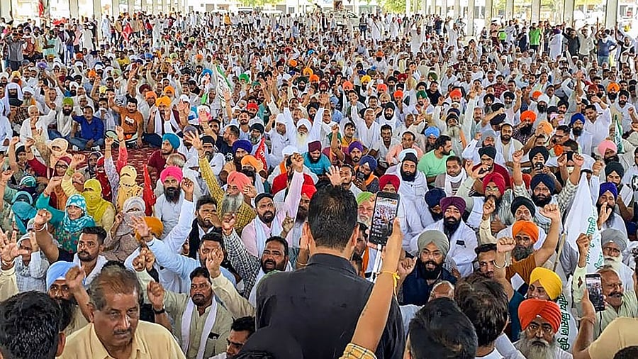 Farmers take part in a Maha Panchayat by Sanyukt Kisaan Morcha after police baton-charged the protesting farmers yesterday, at Gharaunda Grain market in Karnal. Credit: PTI Photo