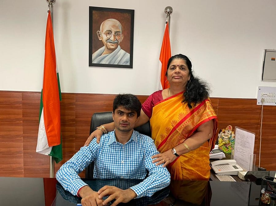 Tokyo Paralympic silver medal winner Suhas Lalinakere Yathiraj with his mother Jayashree C S at his Gautam Buddh Nagar district magistrate's office in Uttar Pradesh. Credit: DH Photo
