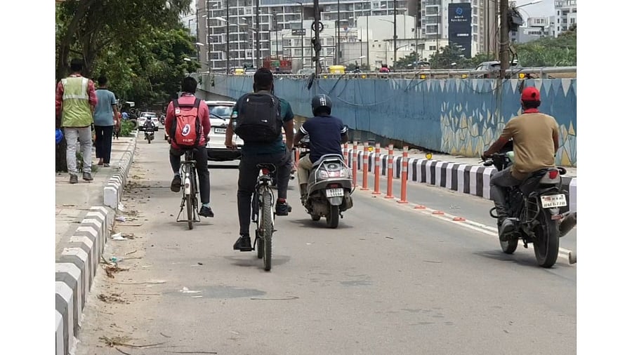 Commuting to work, cyclists on Outer Ring Road (ORR) say they are scared to ride on the unmarked lanes invaded by motorcyclists. Credit: DH Photo/Rasheed Kappan