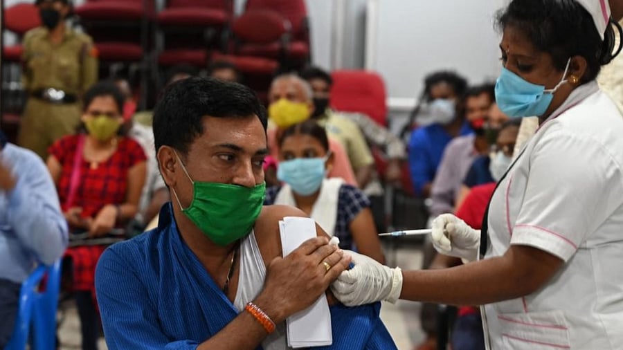 A health worker inoculates a man with a dose of the Covishield vaccine against the Covid-19 at a vaccination camp in Chennai on September 12, 2021. Credit: AFP Photo