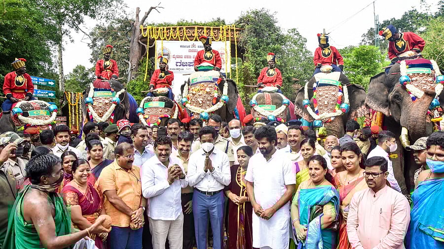 Dignitaries offer puja to Dasara elephants and initiate Gajapayana at Veeranahosahalli, under Nagarahole Forests, in Hunsur taluk, Mysuru district, on Monday. Priest S V Prahallada Rao, N V Phaneesh, MLA H P Manjunath, DCF V Karikalan, DC Dr Bagadi Gautam. Credit: DH Photo/Savitha B R