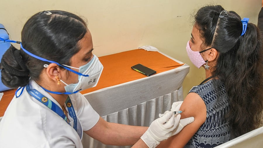 As per data, while municipal authorities received over 70,000 doses on September 5 and 6, deliveries began to drop afterwards. Credit: DH File Photo